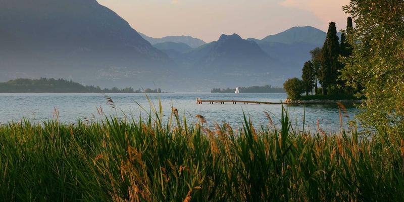 宇海FRP10：揭秘高性能复合材料如何重塑玻璃钢格栅与管道行业新标准